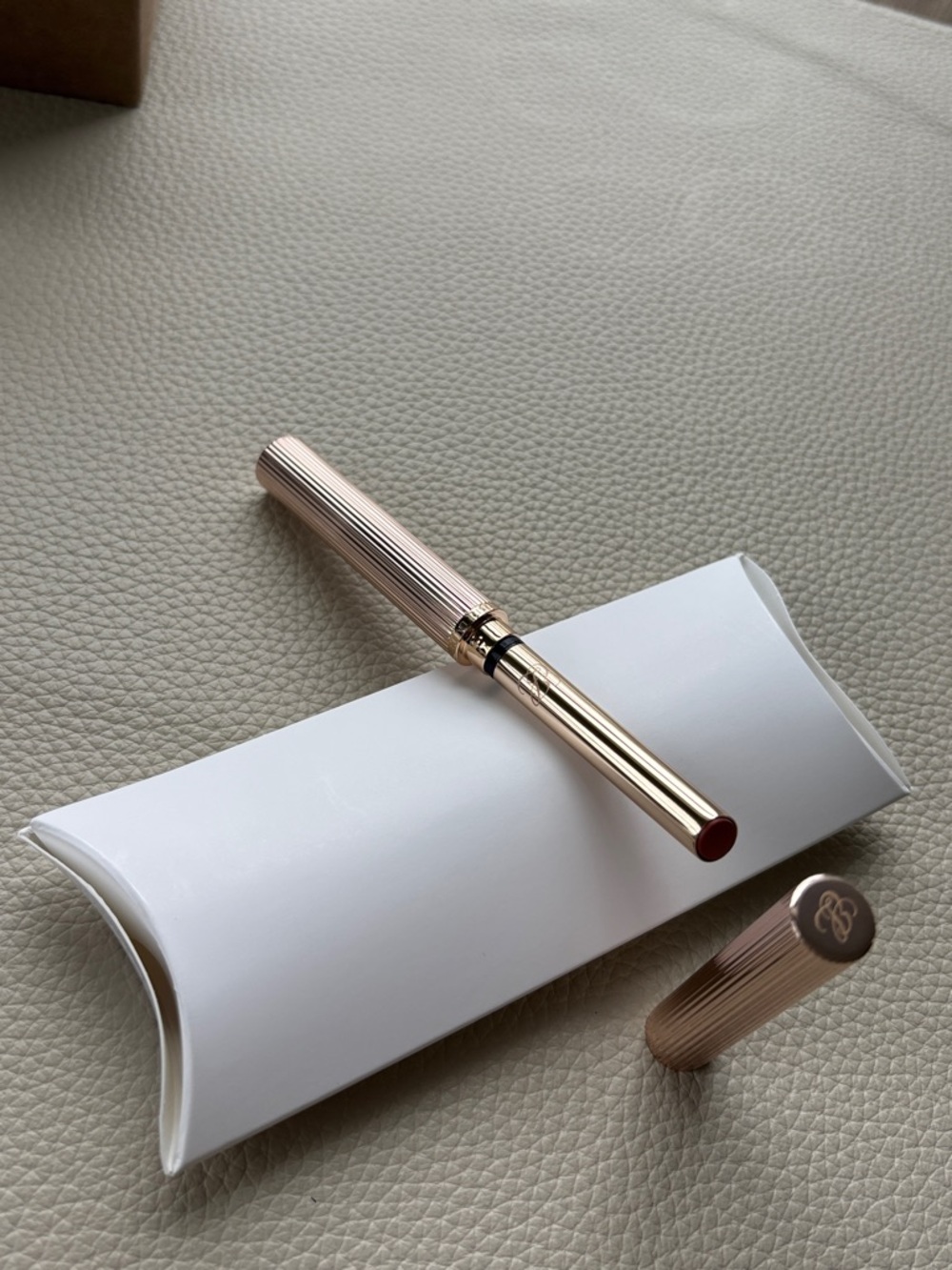 Full size Estée Lauder Pure Color Explicit
Slick Shine Lipstick (119 out of time